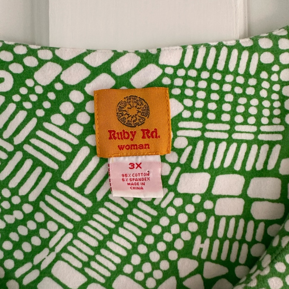 Ruby Rd. Green And White Patterned 3/4 Sleeve. Si… - image 2